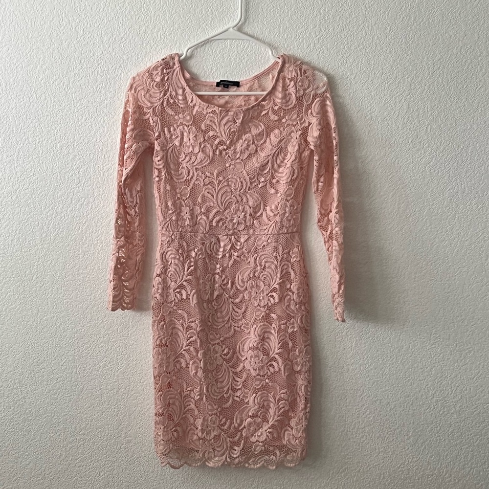 Pink lace dress with 3/4 sleeves